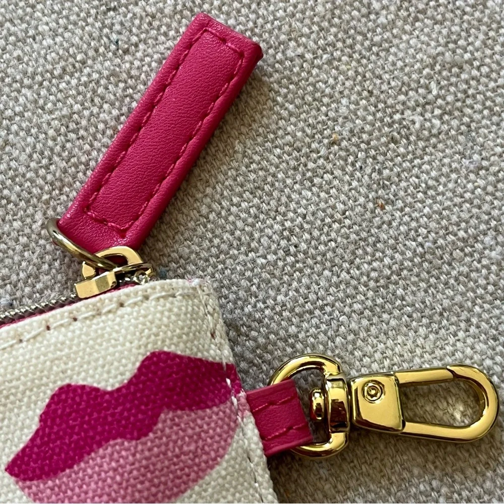 2/$20 Estee Lauder Women’s Lip Print Zip Top Pouch